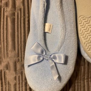 🎈XX SOLD XX Slippers Isotoner Baby Blue Medium Size 🥿NEW